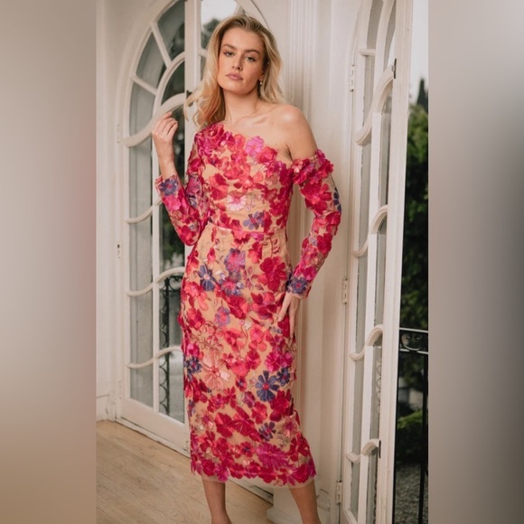 Elliatt Electric 3D Floral Midi Dress - Picture 1 of 15